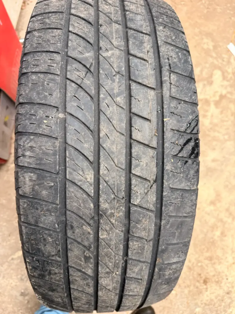 Neumático Cooper Discoverer HTS 265/60R18 usado - 4