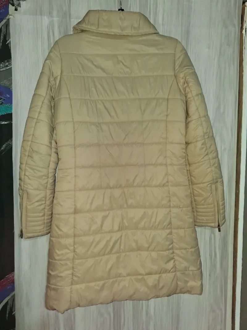 Abrigo largo acolchado beige para mujer - 2