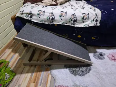 Rampa para mascotas ajustable de madera - miniatura 1