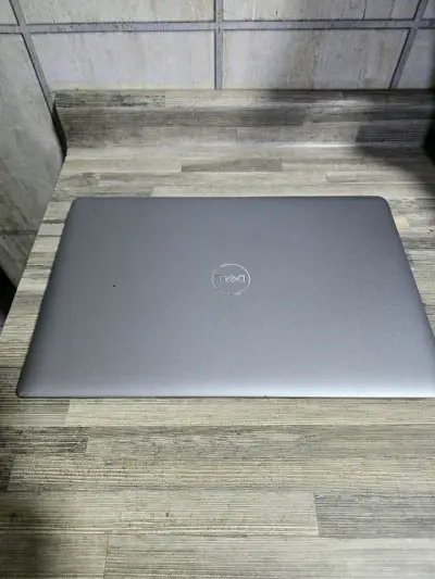 Laptop Dell con Intel Core i5 13gen. - miniatura 2