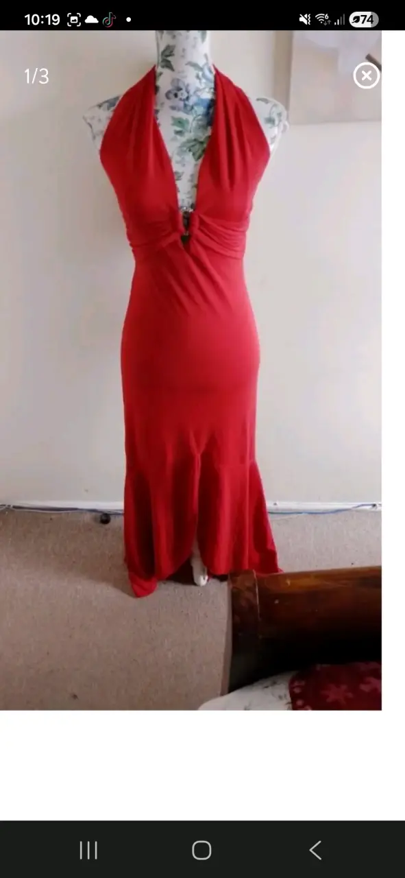 Vestido largo rojo con escote halter - 2