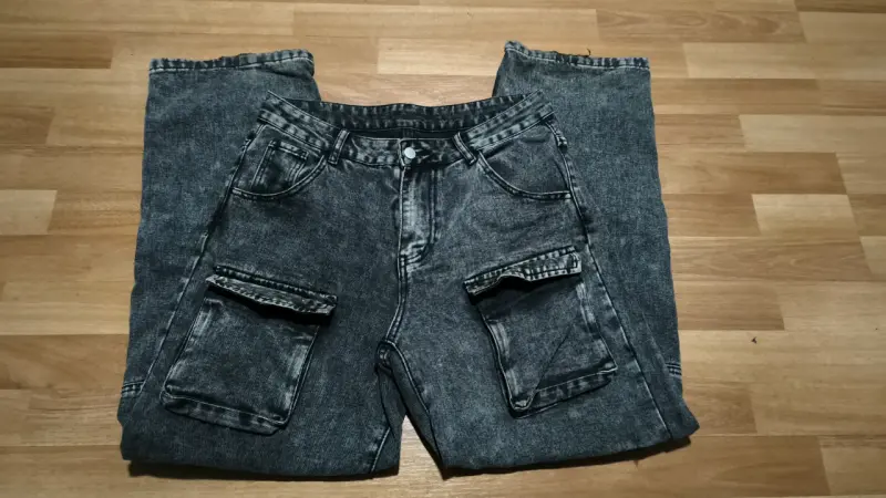 Jeans cargo gris oscuro para hombre - 1