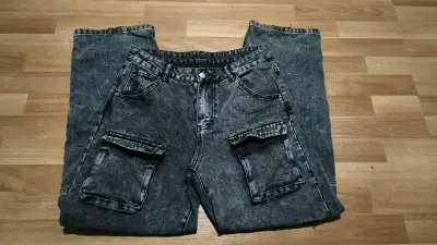 Jeans cargo gris oscuro para hombre - miniatura 1