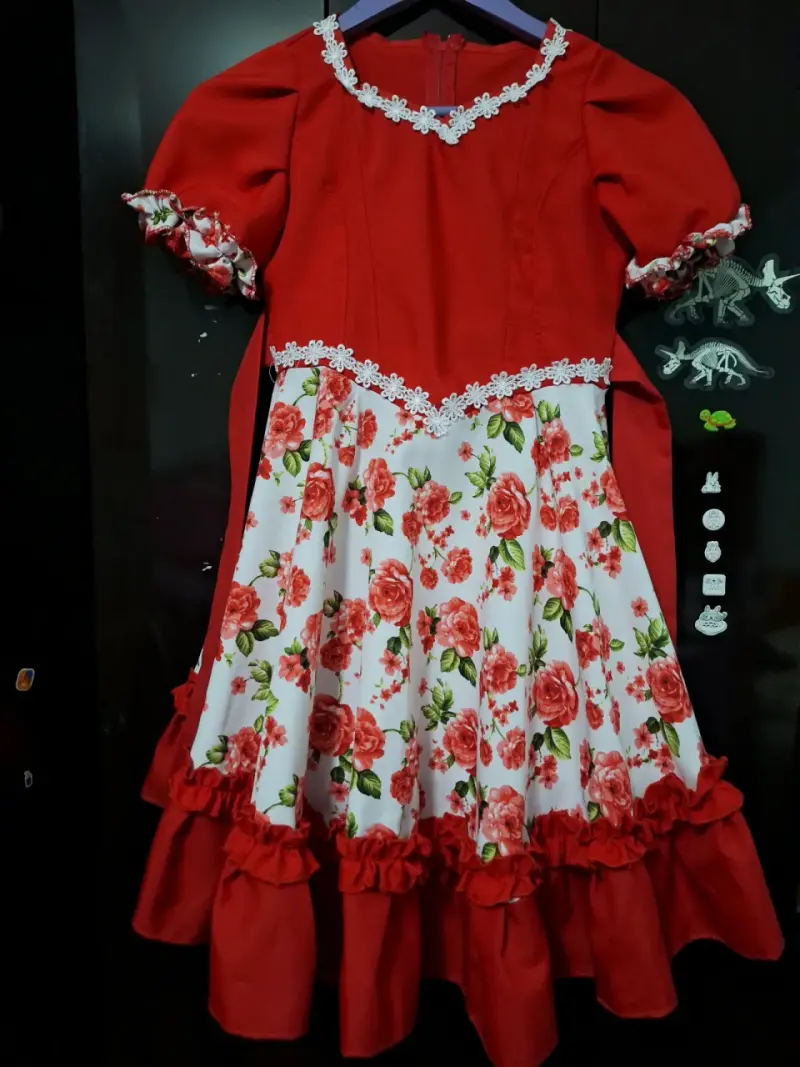Vestido de huasa (china)rojo con flores