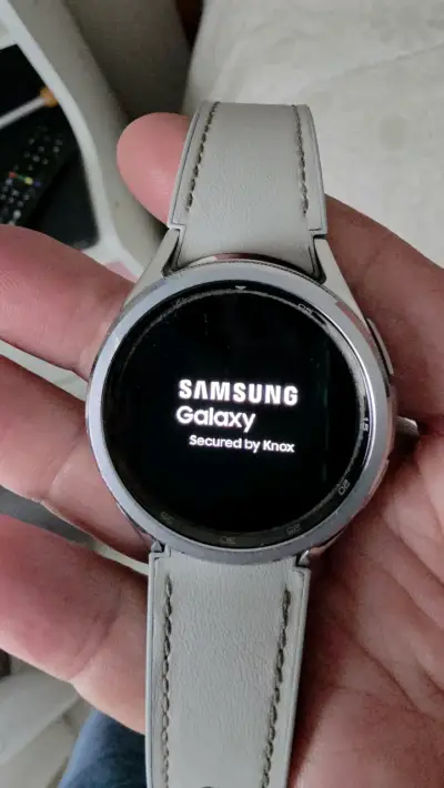 Smartwatch Samsung Galaxy con correa beige - miniatura 4