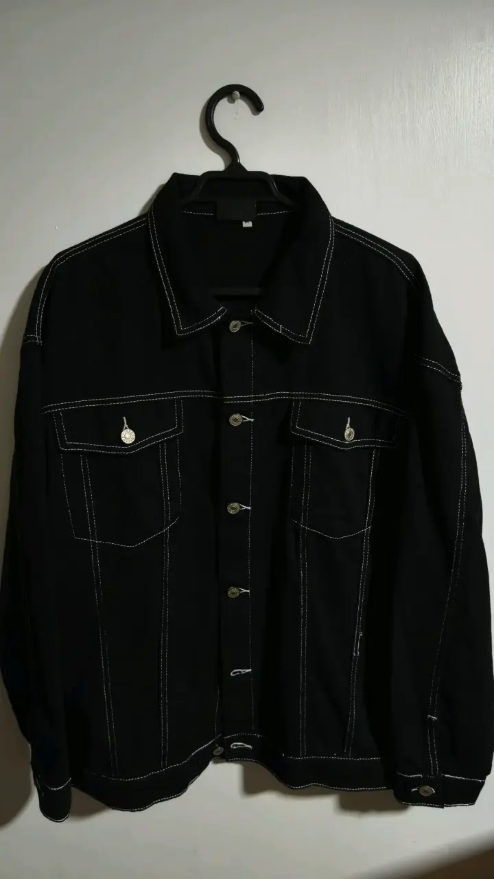 Chaqueta negra con costuras blancas para hombre - 2