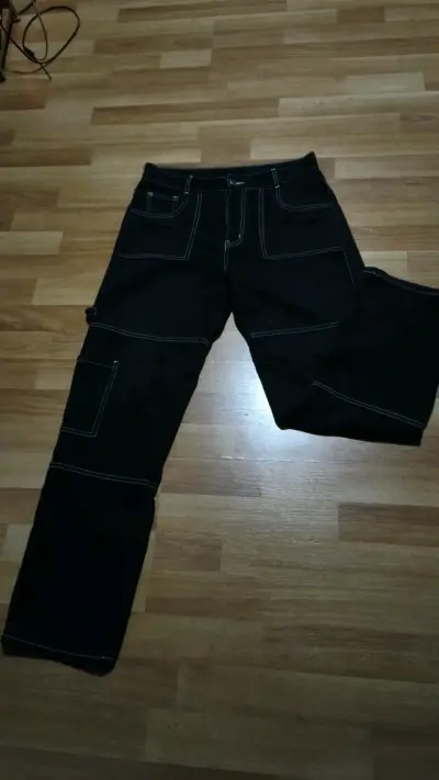 Pantalones negros con costuras contrastantes - miniatura 2