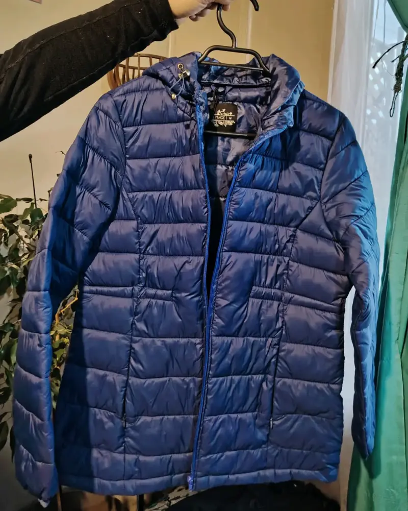 Chaqueta acolchada azul de dama