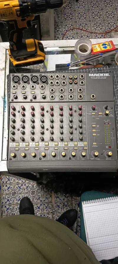 Mezclador de Audio Mackie 1202-VLZ 12 Canales - miniatura 1