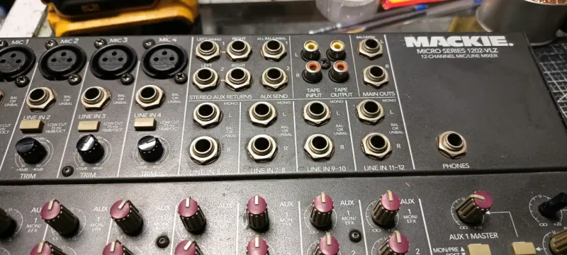 Mezclador de Audio Mackie 1202-VLZ 12 Canales - 3