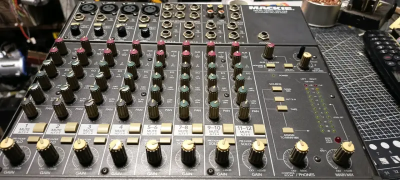Mezclador de Audio Mackie 1202-VLZ 12 Canales - 5