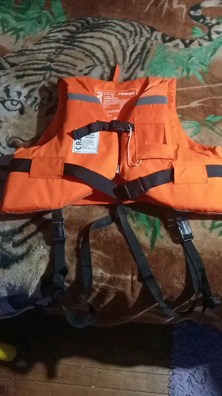 Chaleco salvavidas naranja con correas ajustables - 2