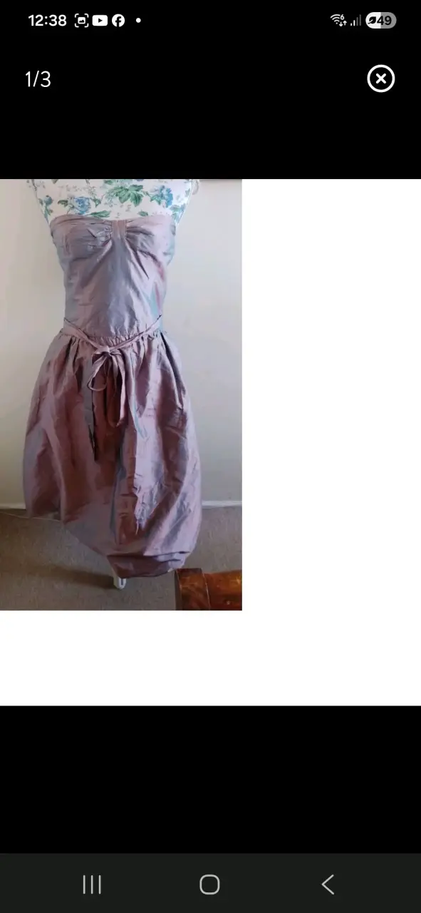 Vestido strapless lila con lazo elegante - 2