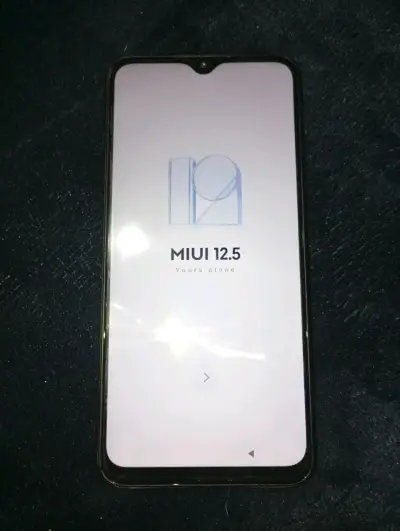 Smartphone Xiaomi Redmi 9 con MIUI 12.5 - miniatura 1