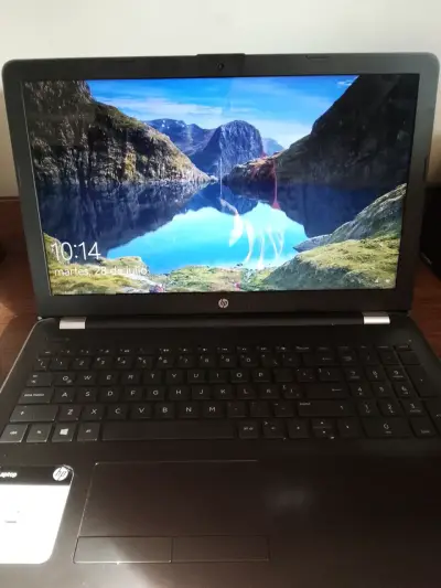 Notebook HP con pantalla de 15 pulgadas en buen estado - miniatura 1
