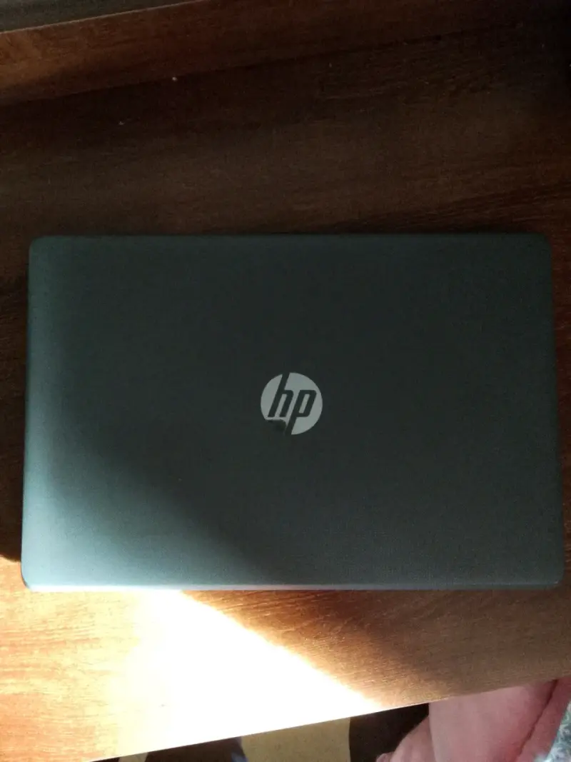 Notebook HP con pantalla de 15 pulgadas en buen estado - 2