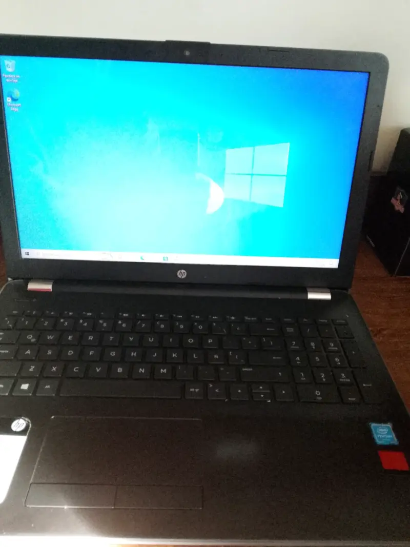 Notebook HP con pantalla de 15 pulgadas en buen estado - 3