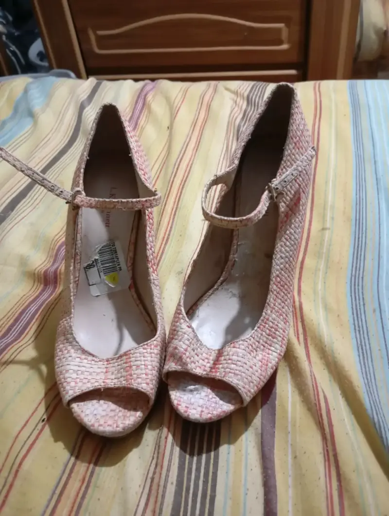 Zapatos de Tacón Alto Rojos y Beige con Correa - 1