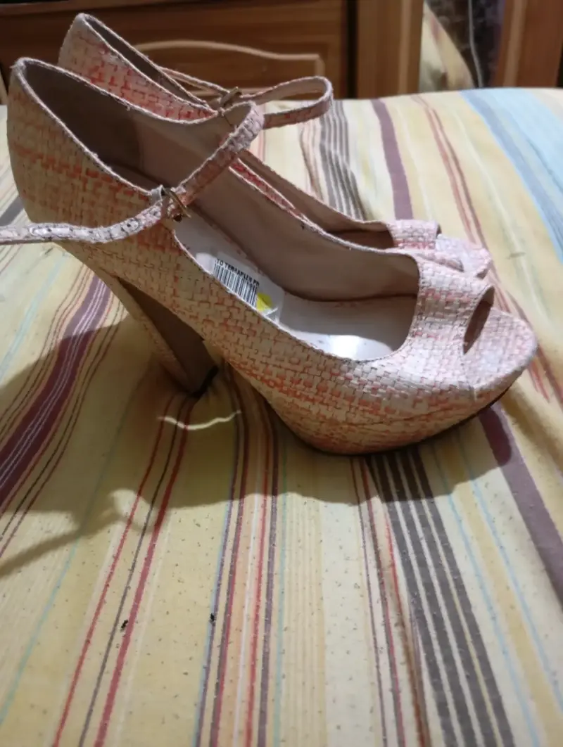 Zapatos de Tacón Alto Rojos y Beige con Correa - 2