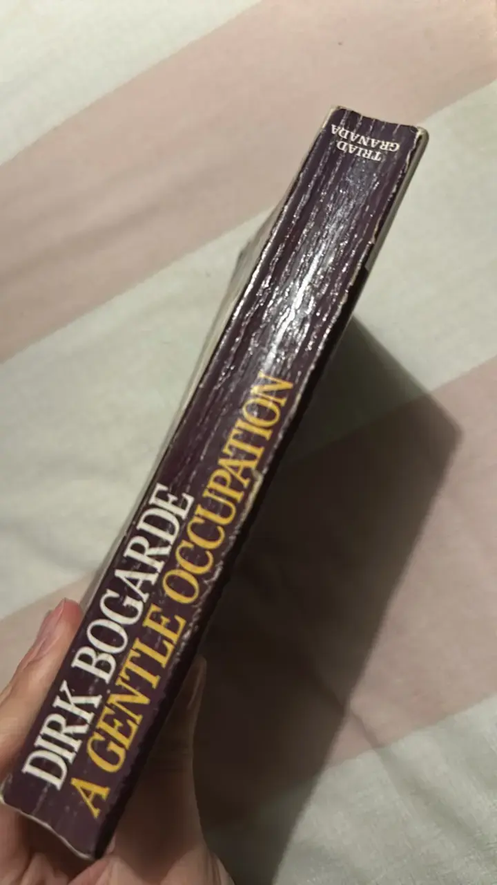 Libro 'A Gentle Occupation' de Dirk Bogarde - 4