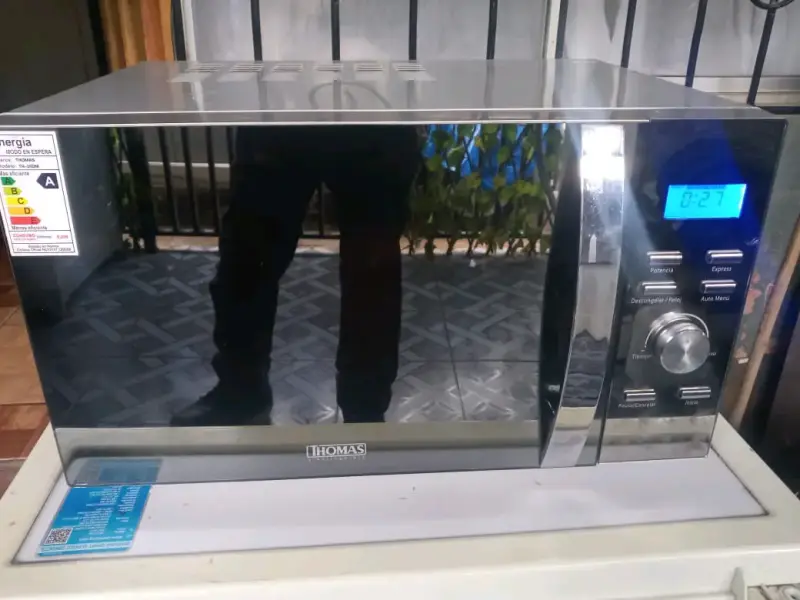 Microondas Thomas con pantalla digital y acero in - 1