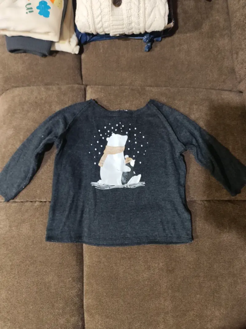 Polera manga larga infantil con diseño de oso