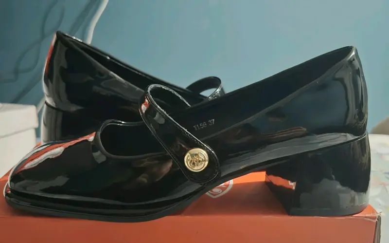 Zapatos de charol negro Weide con tacón bajo - 1