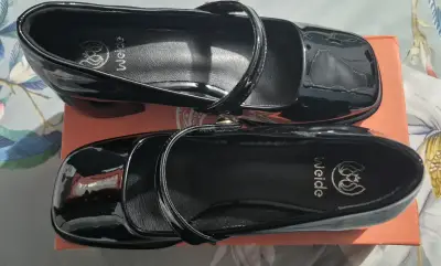 Zapatos de charol negro Weide con tacón bajo - miniatura 2