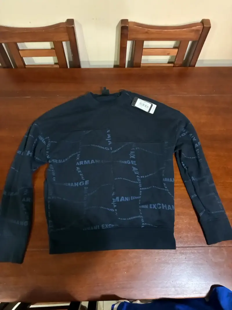 Polerón Negro Armani Exchange con Diseño - 2