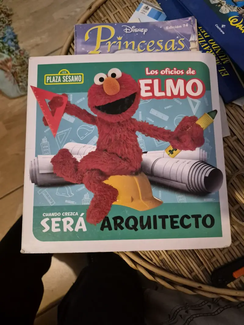 Libro infantil 'Los oficios de Elmo: Será Astronauta' - 3