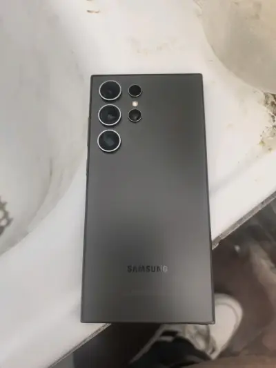 Samsung Galaxy S24 Ultra en buen estado - miniatura 3