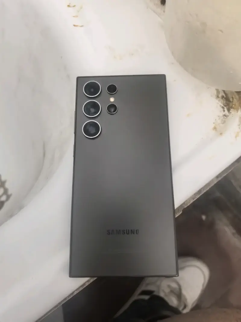 Samsung Galaxy S24 Ultra en buen estado - 4