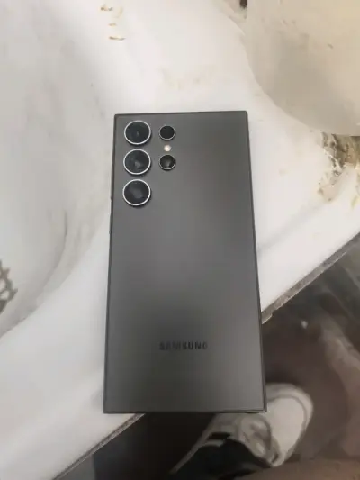 Samsung Galaxy S24 Ultra en buen estado - miniatura 4