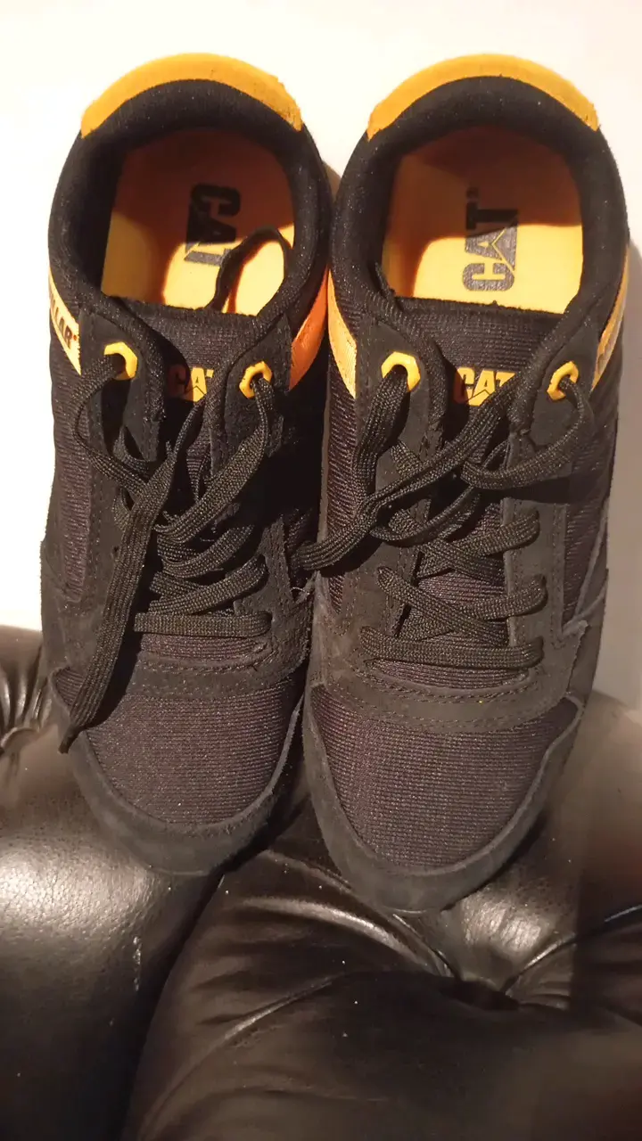 Zapatillas deportivas negras y amarillas Caterpillar - 2