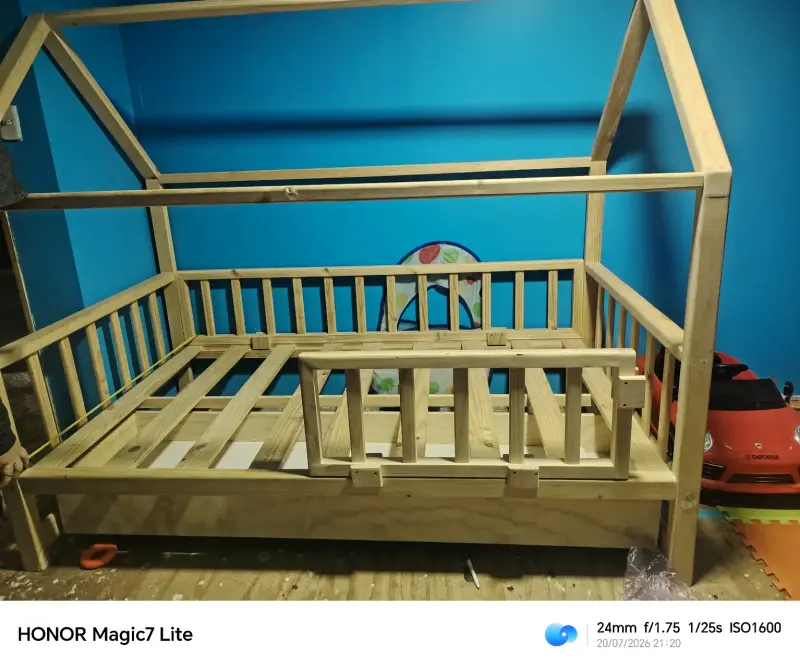 Cama montesori de madera en forma de casa - 2