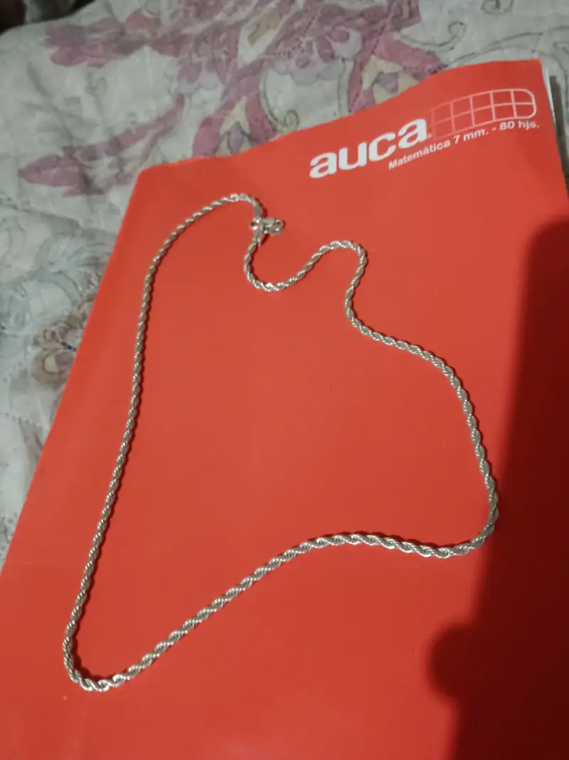 Cadena de plata trenzada elegante