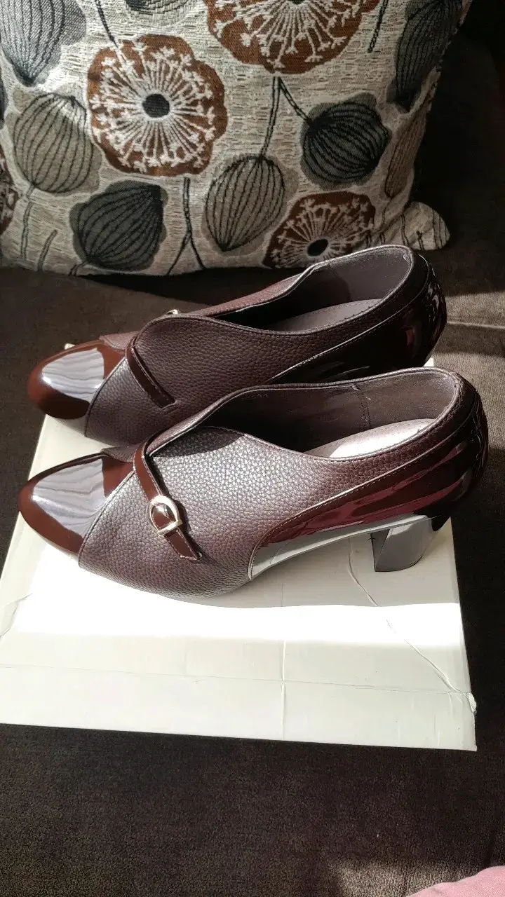 Zapatos de tacón marrones elegantes para mujer SEI