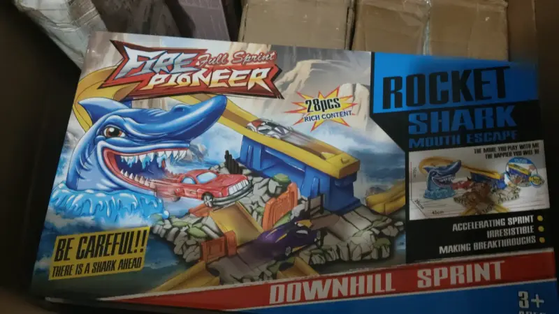 Pista de Autos Rocket Shark con 28 Piezas