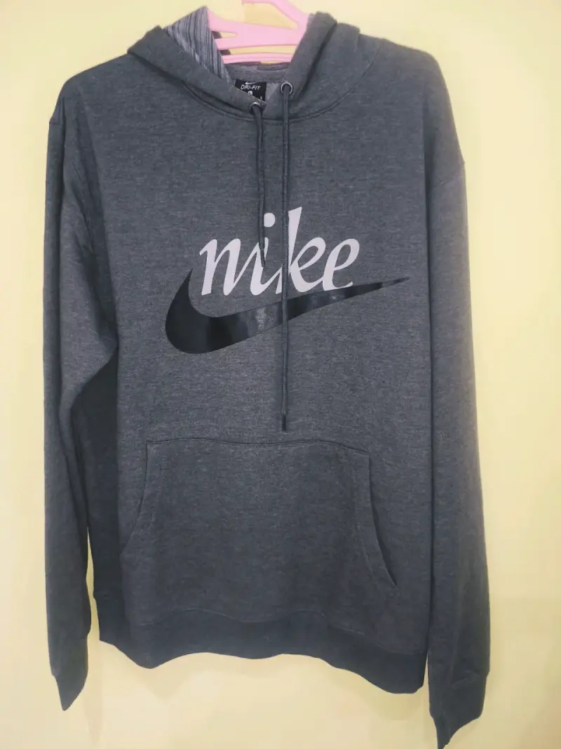 Polerón Nike gris con capucha
