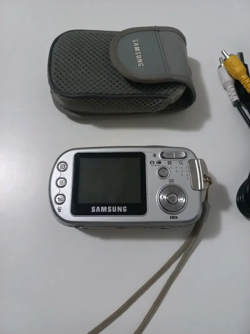 Cámara digital Samsung Digimax A40 con estuche - 2