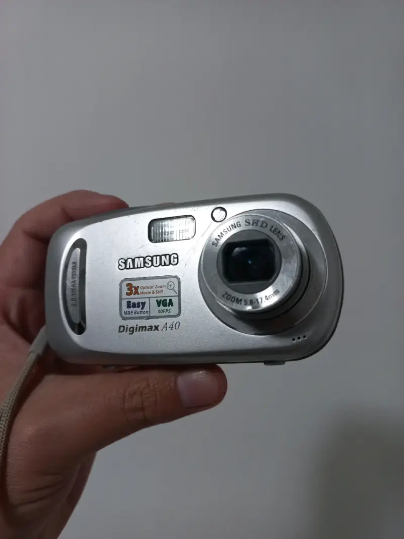 Cámara digital Samsung Digimax A40 con estuche - 4