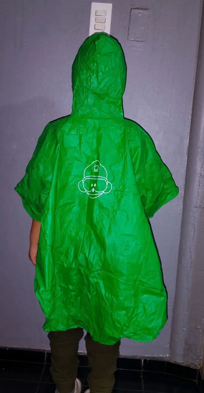 Poncho impermeable verde para lluvia - 3