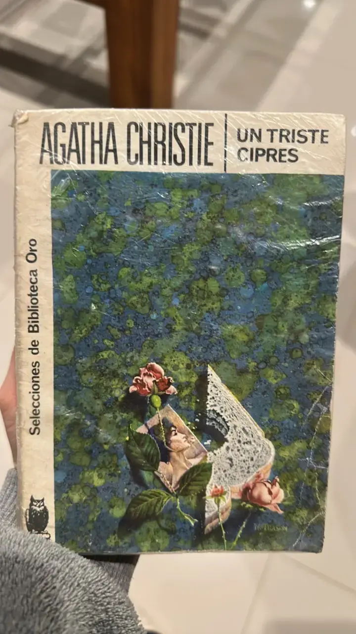 Libro 'Un Triste Ciprés' de Agatha Christie - 1