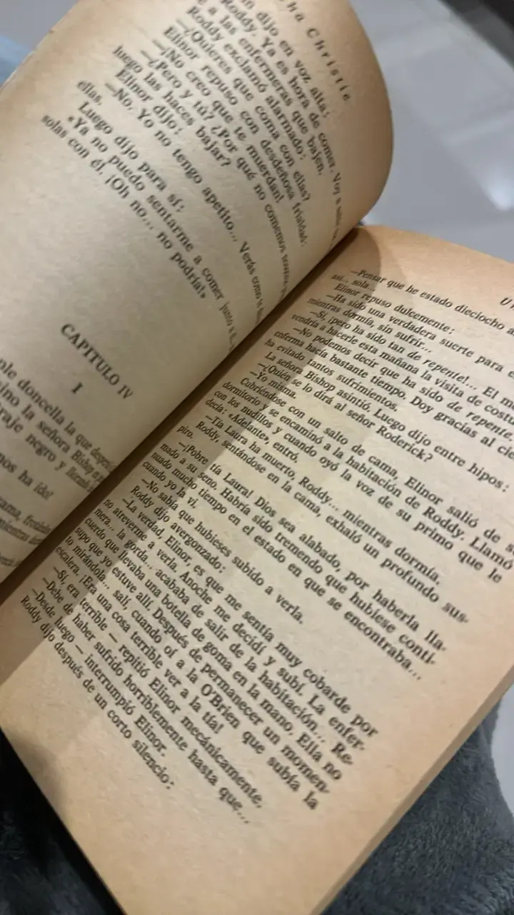Libro 'Un Triste Ciprés' de Agatha Christie - 3