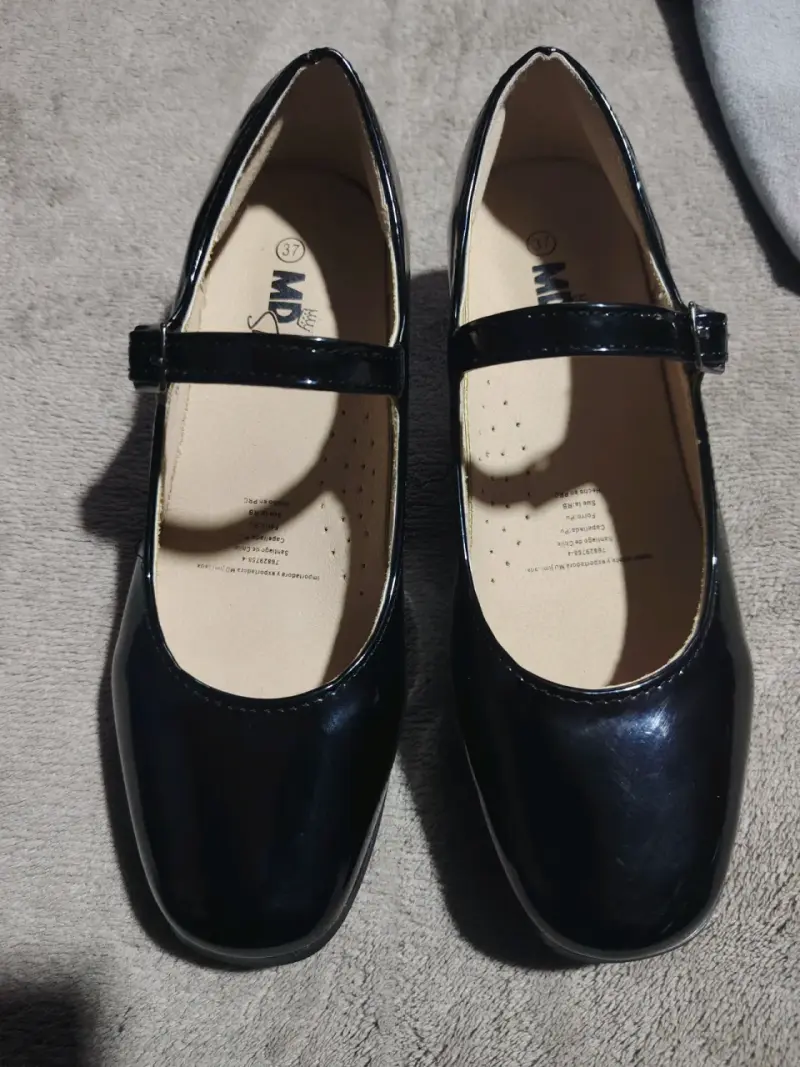 Zapatos de charol negros con taco para mujer - 1