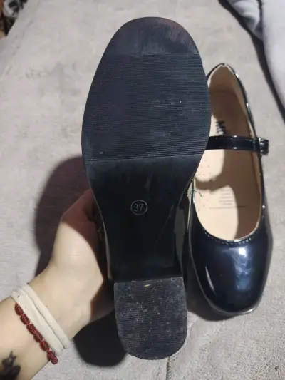 Zapatos de charol negros con taco para mujer - miniatura 3