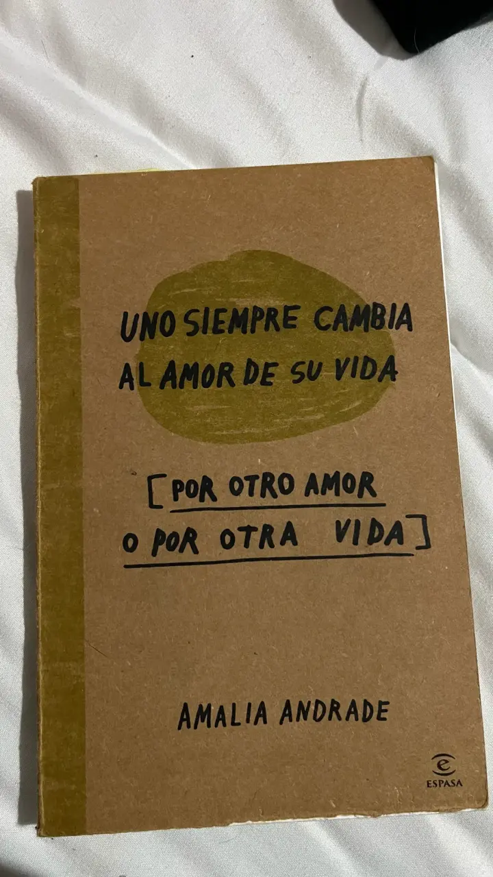 Libro 'Uno Siempre Cambia Al Amor De Su Vida' - 1