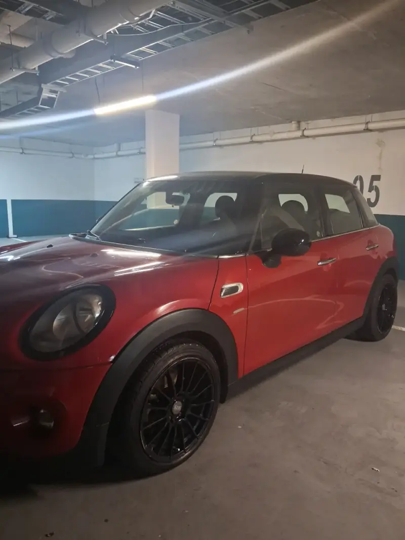 Auto Mini Cooper rojo en buen estado - 2