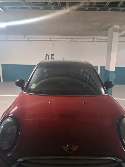 Auto Mini Cooper rojo en buen estado - miniatura 3