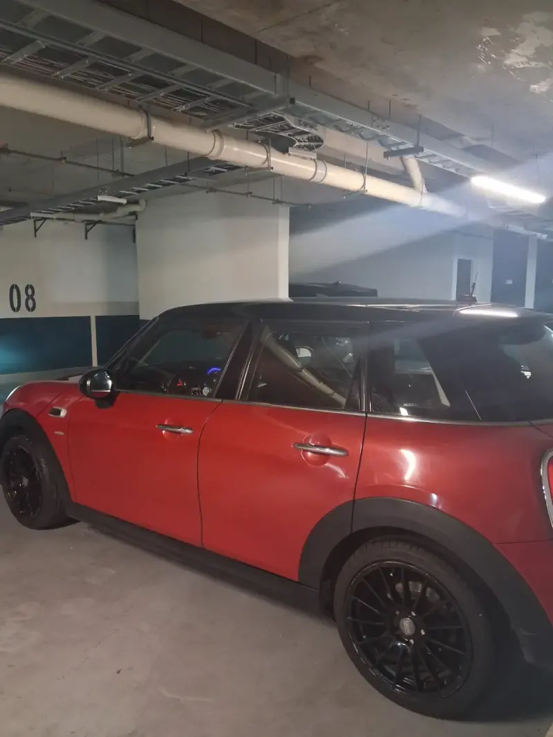 Auto Mini Cooper rojo en buen estado - 4